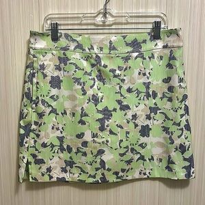 IZOD  Golf Skort - Size 8  Green/Navy camouflage pattern